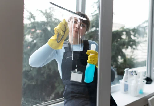 Nettoyage de vitres intérieures et extérieures à Coray